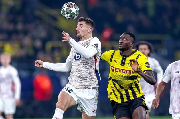 04 03 2025, Football, UEFA Champions League, Borussia Dortmund OSC Lille, Signal Iduna Park, Round of 16, Season 2024 2025 Thomas Meunier LOSC Lille 12 in duel against Serhou Guirassy BVB 9 North Rhine-Westphalia Germany