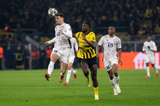 GER, UEFA Champions League, Borussia Dortmund vs OSC Lille 04 03 2025, Signal Iduna Park, Dortmund, GER, UEFA Champions League, Borussia Dortmund vs OSC Lille In the picture Header duel Header duel between Thomas Meunier OSC Lille, 12 and Serhou Guirassy BV Borussia Dortmund, 9 nordphotoxGmbHxx xChristianxSchulze nph000300