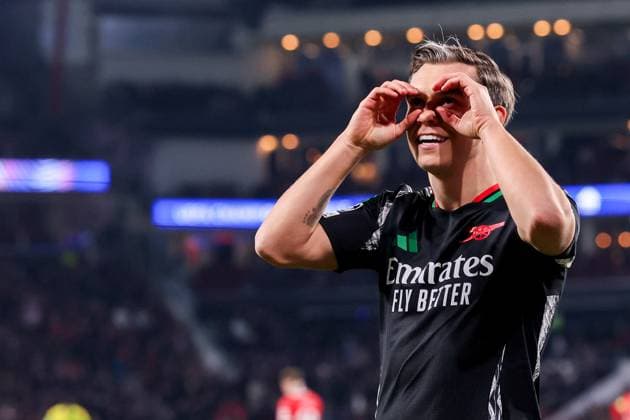 2025-03-04 PSV v Arsenal FC - UEFA Champions League 2024 25 Round of 16 First Leg EINDHOVEN, NETHERLANDS - MARCH 4: Leandro Trossard of Arsenal FC celebrates after scoring his teams fifth goal during the UEFA Champions League 2024 25 Round of 16 First Leg match between PSV and Arsenal FC at PSV Stadion on March 4, 2025 in Eindhoven, Netherlands. Eindhoven PSV Stadion Netherlands Content not available for redistribution in The Netherlands directly or indirectly through any third parties. Copyright: xBenxGalx