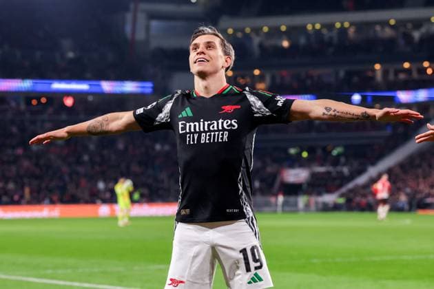 2025-03-04 PSV v Arsenal FC - UEFA Champions League 2024 25 Round of 16 First Leg EINDHOVEN, NETHERLANDS - MARCH 4: Leandro Trossard of Arsenal FC celebrates after scoring his teams fifth goal during the UEFA Champions League 2024 25 Round of 16 First Leg match between PSV and Arsenal FC at PSV Stadion on March 4, 2025 in Eindhoven, Netherlands. Eindhoven PSV Stadion Netherlands Content not available for redistribution in The Netherlands directly or indirectly through any third parties. Copyright: xBenxGalx