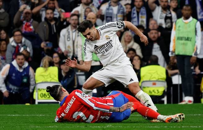Brahim Diaz of Real Madrid wrongfoots JosÃ GimÃ nez of Atletico Madrid before scoring a goal to make it 2-1 Real Madrid v Atletico Madrid , UEFA Champions League, Round of 16, First Leg, Football, Santiago Bernabeu, Madrid, Spain - 04 Mar 2025 EDITORIAL USE ONLY No use with unauthorised audio, video, data, fixture lists, club league logos or live services. Online in-match use limited to 120 images, no video emulation. No use in betting, games or single club league player publications.  Copyright: xRubenxAlbarran Shutterstockx 15178301da