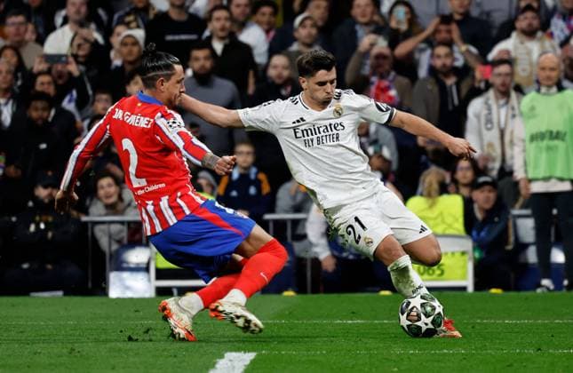Brahim Diaz of Real Madrid wrongfoots JosÃ GimÃ nez of Atletico Madrid before scoring a goal to make it 2-1 Real Madrid v Atletico Madrid , UEFA Champions League, Round of 16, First Leg, Football, Santiago Bernabeu, Madrid, Spain - 04 Mar 2025 EDITORIAL USE ONLY No use with unauthorised audio, video, data, fixture lists, club league logos or live services. Online in-match use limited to 120 images, no video emulation. No use in betting, games or single club league player publications.  Copyright: xRubenxAlbarran Shutterstockx 15178301db