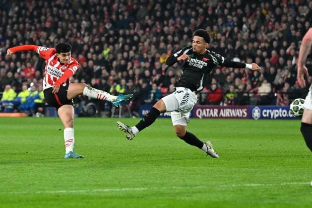PSV Eindhoven v Arsenal Champions League 04 03 2025. PSV Eindhoven midfielder Richard Ledezma (37) shoots at goal during the Champions League match between PSV Eindhoven and Arsenal at Philips Stadion, Eindhoven, Netherlands on 4 March 2025. Eindhoven Philips Stadion Endhoven Netherlands Editorial use only , Copyright: xSimonxTraylenx PSI-21570-0054