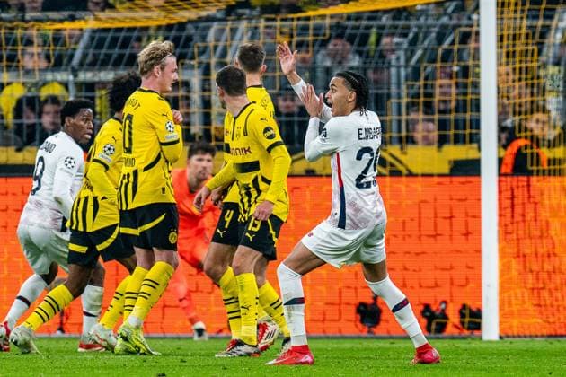 04 03 2025, Borussia Dortmund vs OSC Lille, UEFA Champions League, round of 16 first leg Ethan Mbappe OSC Lille, 29 wants to have seen a handball at the free kick against Karim Adeyemi Borussia Dortmund, 27 Julian Brandt Borussia Dortmund, 10 Nico Schlotterbeck Borussia Dortmund, 4 Pascal Gross Borussia Dortmund, 13 Copyright: xBahhoxKarax