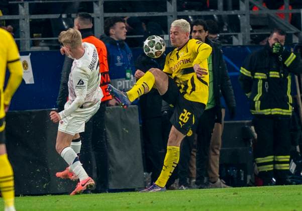 Julian Ryerson Borussia Dortmund, 26 and Hakon Arnar Haraldsson OSC Lille, 7 Borussia Dortmund vs OSC Lille, Football, UEFA Champions League, Round of 16, Season 2024 2025, 04 03 2025 DFL regulations prohibit any use of photographs as image sequences and or quasi video Copyright: HMBxMedia xMarcoxBader