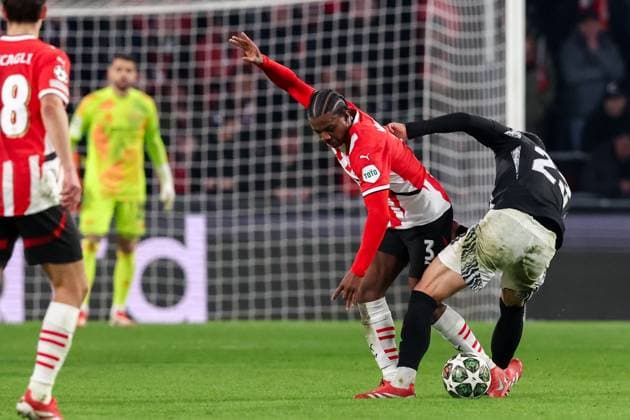 2025-03-04 PSV v Arsenal FC - UEFA Champions League 2024 25 Round of 16 First Leg EINDHOVEN, NETHERLANDS - MARCH 4: Tyrell Malacia of PSV battles for possession with Mikel Merino of Arsenal FC during the UEFA Champions League 2024 25 Round of 16 First Leg match between PSV and Arsenal FC at PSV Stadion on March 4, 2025 in Eindhoven, Netherlands. Eindhoven PSV Stadion Netherlands Content not available for redistribution in The Netherlands directly or indirectly through any third parties. Copyright: xBenxGalx