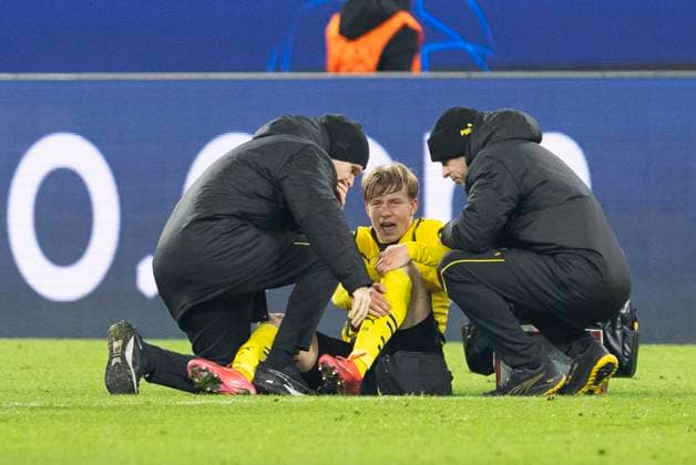 UEFA Champions League, Borussia Dortmund LOSC Lille 04 03 2025 Daniel Svensson Borussia Dortmund, 24 must be treated UEFA Champions League, Borussia Dortmund LOSC Lille, first leg round of 16, on 04 03 2025, Signal Iduna Park, Dortmund Copyright: xBEAUTIFULxSPORTS Meuselx
