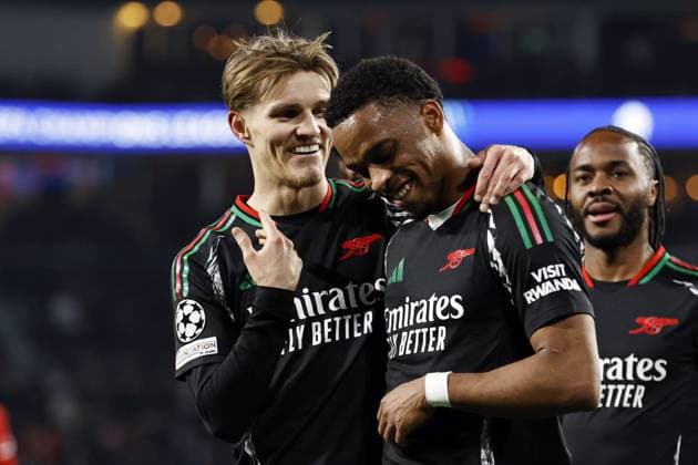 EINDHOVEN - (l-r) Martin Odegaard of Arsenal FC, JurrioÂ«n Timber of Arsenal FC celebrate 1-6 during the UEFA Champions league match between PSV Eindhoven and Arsenal FC at Phillips stadium on March 4, 2025 in Eindhoven, Netherlands. ANP MAURICE VAN STEEN UEFA Champions League 2024 25 Round of 16 First leg 2024 25 xVIxANPxSportx xxANPxIVx 521575005 originalFilename: 521575005.jpg