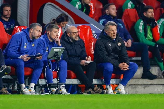 headcoach Peter Bosz of PSV Eindhoven , UEFA Champions League 2024 25 Round of 16 First Leg, PSV Eindhoven v Arsenal FC, Philips Stadion, March 4, 2025, Eindhoven, Netherlands.