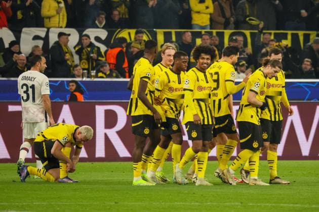 Dortmund, Germany 04 March 2025 Champions League 2024 2025 Borussia Dortmund vs OSC Lille In the picture goal scorer Karim Adeyemi BVB , center in the picture, makes the goal to 1 0 for Borussia Dortmund and cheers with his teammates Signal Iduna Park Nordrhein Westfalen Copyright: xFotostandx xFantinix
