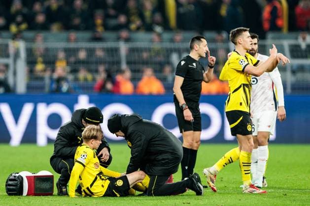 UEFA Champions League, Borussia Dortmund LOSC Lille 04 03 2025 Daniel Jonathan Svensson Borussia Dortmund, 24 is treated on the pitch, Nico Schlotterbeck Borussia Dortmund, 4 gestures that he has to be substituted UEFA Champions League round of 16 first leg, Borussia Dortmund LOSC Lille Dortmund, SIGNAL IDUNA PARK on 04 03 2025 Copyright: xBEAUTIFULxSPORTS Wunderlx