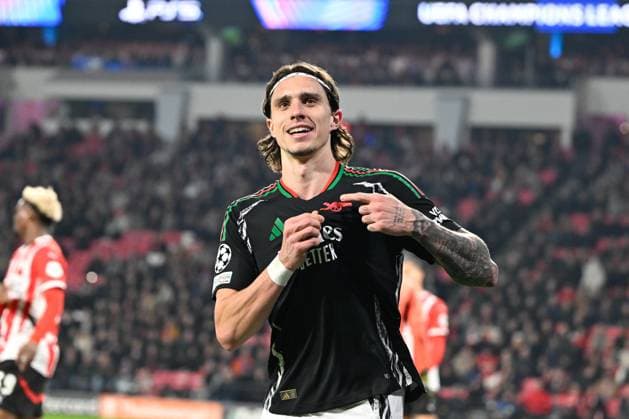 PSV Eindhoven v Arsenal Champions League 04 03 2025. **GOAL** Arsenal defender Riccardo Calafiori (33) GOAL scores 1-7 and celebrates during the Champions League match between PSV Eindhoven and Arsenal at Philips Stadion, Eindhoven, Netherlands on 4 March 2025. Eindhoven Philips Stadion Endhoven Netherlands Editorial use only , Copyright: xSimonxTraylenx PSI-21570-0071