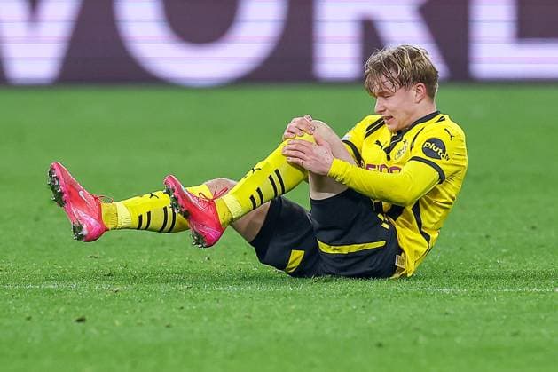 04 03 2025, Football, UEFA Champions League, Borussia Dortmund OSC Lille, Signal Iduna Park, Round of 16, 2024 2025 season Daniel Svensson BVB 24 is injured on the pitch with pain and requires medical treatment North Rhine-Westphalia Germany