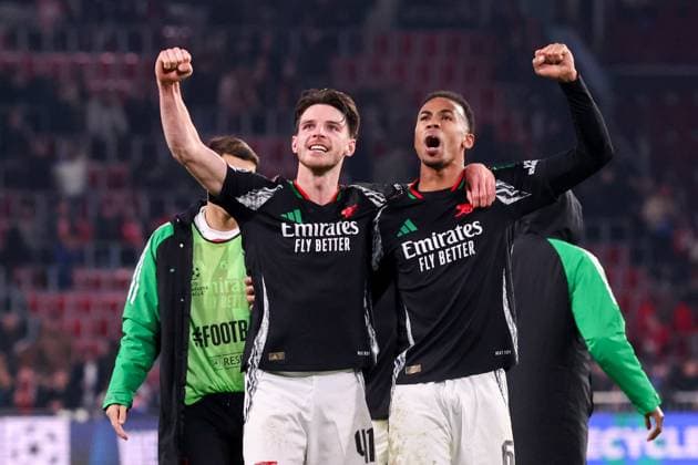 2025-03-04 PSV v Arsenal FC - UEFA Champions League 2024 25 Round of 16 First Leg EINDHOVEN, NETHERLANDS - MARCH 4: Declan Rice of Arsenal FC and Gabriel Magalhaes of Arsenal FC celebrating their sides win after the UEFA Champions League 2024 25 Round of 16 First Leg match between PSV and Arsenal FC at PSV Stadion on March 4, 2025 in Eindhoven, Netherlands. Eindhoven PSV Stadion Netherlands Content not available for redistribution in The Netherlands directly or indirectly through any third parties. Copyright: xBenxGalx