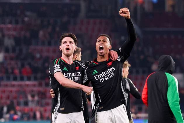 2025-03-04 PSV v Arsenal FC - UEFA Champions League 2024 25 Round of 16 First Leg EINDHOVEN, NETHERLANDS - MARCH 4: Declan Rice of Arsenal FC and Gabriel Magalhaes of Arsenal FC celebrating their sides win after the UEFA Champions League 2024 25 Round of 16 First Leg match between PSV and Arsenal FC at PSV Stadion on March 4, 2025 in Eindhoven, Netherlands. Eindhoven PSV Stadion Netherlands Content not available for redistribution in The Netherlands directly or indirectly through any third parties. Copyright: xBenxGalx