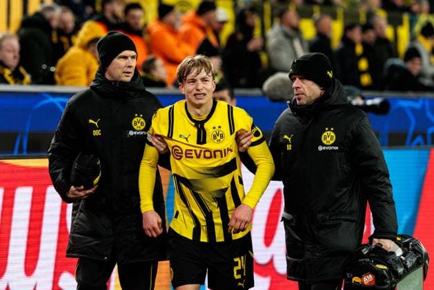 UEFA Champions League, Borussia Dortmund LOSC Lille 04 03 2025 Daniel Jonathan Svensson Borussia Dortmund, 24 must be escorted off the pitch injured UEFA Champions League round of 16 first leg, Borussia Dortmund LOSC Lille Dortmund, SIGNAL IDUNA PARK on 04 03 2025 Copyright: xBEAUTIFULxSPORTS Wunderlx