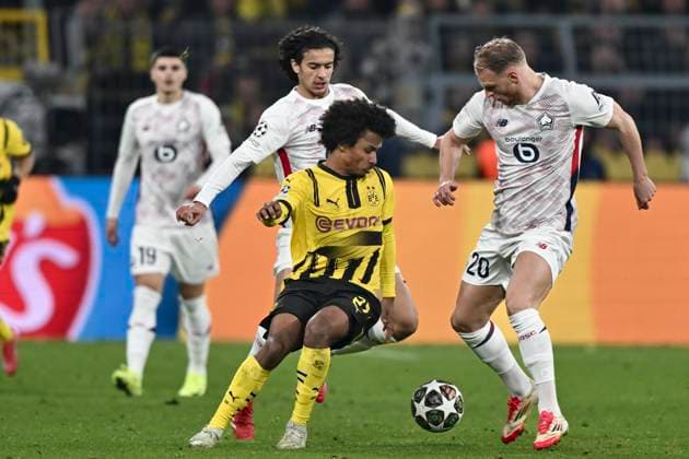 v li fighting for the ball Karim Adeyemi Dortmund 27 Ayyoub Bouaddi Lille OSC 32 Mitchel Bakker Lille OSC 20 04 03 2025 Football, Champions League, Borussia Dortmund vs Lille OSC, Signal Iduna Park, Dortmund, Copyright: xpepphotox xHorstxMauelshagenx pep00321, pep_20250304_hm_7534