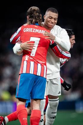 Real Madrid CF v Atletico de Madrid - UEFA Champions League MADRID, SPAIN, MARCH 4: Kylian Mbappe of Real Madrid CF and Antoine Griezmann of Atletico de Madrid during the 1st leg UEFA Champions League round of 16 between Real Madrid CF and Atletico de Madrid at Estadio Santiago Bernabeu on March 4, 2025 in Madrid, Spain. Madrid Estadio Santiago Bernabeu Madrid Spain Copyright: xAlexxPerezx RealMadridAtleticoUCL4March341