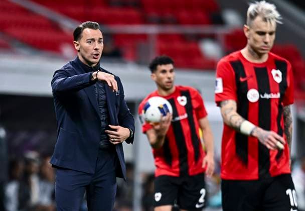 AFC CHAMPIONS LEAGUE ELITE, AL RAYYAN SC (QTR) v AL AHLI SFC (KSA) Matthias Jaissle, head coach of Al Ahli SFC reacts during the AFC Champions League football match Round of 16 between Qatar s Al Rayyan SC and Saudi Arabia s Al Ahli SFC at Ahmad Bin Ali Stadium in Al Rayyan, Qatar, on March 4, 2025. DOHA Qatar Copyright: xNAUSHADx