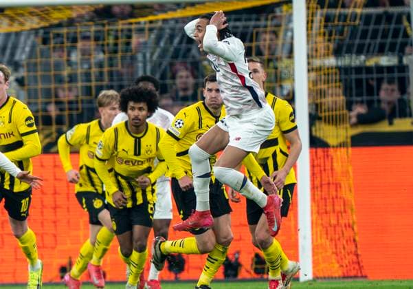 Ethan Mbappe OSC Lille, 29 is stunned by the decision of Jose Maria Sanchez Martinez Referee, Spain Jumps in air and hands hit on head Borussia Dortmund vs OSC Lille, Football, UEFA Champions League, Round of 16, Season 2024 2025, 04 03 2025 DFL regulations prohibit any use of photographs as image sequences and or quasi video Copyright: HMBxMedia xMarcoxBader
