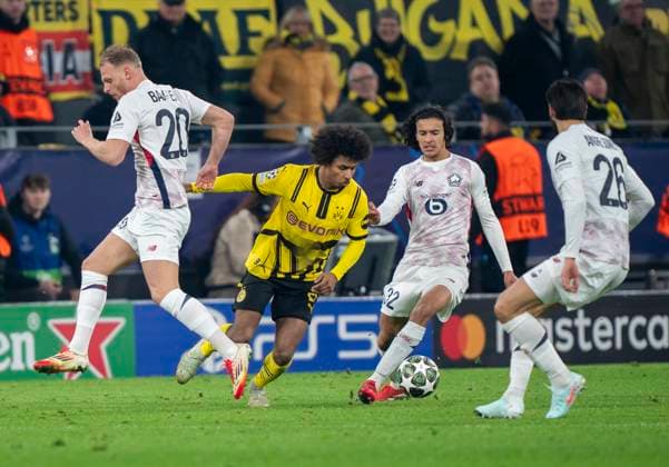 Duel between Karim Adeyemi Borussia Dortmund, 27 and Mitchel Bakker OSC Lille, 20 , Ayyoub Bouaddi OSC Lille, 32 and Andre Gomes OSC Lille, 26 Borussia Dortmund vs OSC Lille, Football, UEFA Champions League, Round of 16, Season 2024 2025, 04 03 2025 DFL regulations prohibit any use of photographs as image sequences and or quasi video Copyright: HMBxMedia xMarcoxBader
