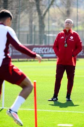 Claudio Ranieri, head coach of AS Roma, attends a training session the day before the Europa League football match between AS Roma and Athletic Bilbao at Centro Sportivo Fulvio Bernardini in Rome (Italy), March 5, 2025. AndreaxStaccioli