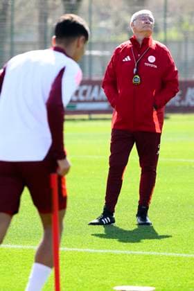 Claudio Ranieri, head coach of AS Roma, attends a training session the day before the Europa League football match between AS Roma and Athletic Bilbao at Centro Sportivo Fulvio Bernardini in Rome (Italy), March 5, 2025. AndreaxStaccioli