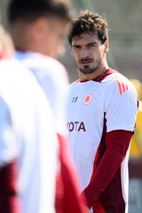 Mats Hummels of AS Roma attends a training session the day before the Europa League football match between AS Roma and Athletic Bilbao at Centro Sportivo Fulvio Bernardini in Rome (Italy), March 5, 2025. AndreaxStaccioli
