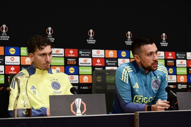 AMSTERDAM - Ajax coach Francesco Farioli, Mika Godts during a press conference, PK, Pressekonferenz ahead of the Europa League last 16 match, against Eintracht Frankfurt. ANP OLAF CRACK xVIxANPxSportx xxANPxIVx 521623573 originalFilename: 521623573.jpg