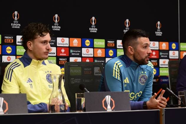 AMSTERDAM - Ajax coach Francesco Farioli, Mika Godts during a press conference, PK, Pressekonferenz ahead of the Europa League last 16 match, against Eintracht Frankfurt. ANP OLAF CRACK xVIxANPxSportx xxANPxIVx 521623587 originalFilename: 521623587.jpg