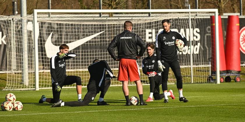 05 03 2025 Frankfurt am Main, Deutsche Bank Park Bundesliga Season 2024 2025 Eintracht Frankfurt Training Goalkeeper coach Jan Zimmermann with the goalkeepers Goalkeeper Kevin Trapp 1, Eintracht Frankfurt , Goalkeeper Jens Grahl 33, Eintracht Frankfurt , Goalkeeper Nils Ramming 43, Eintracht Frankfurt , Goalkeeper Kaua Santos 40, Eintracht Frankfurt DFL DFB REGULATIONS PROHIBIT ANY USE OF PHOTOGRAPHS AS IMAGE SEQUENCES AND OR QUASI VIDEO