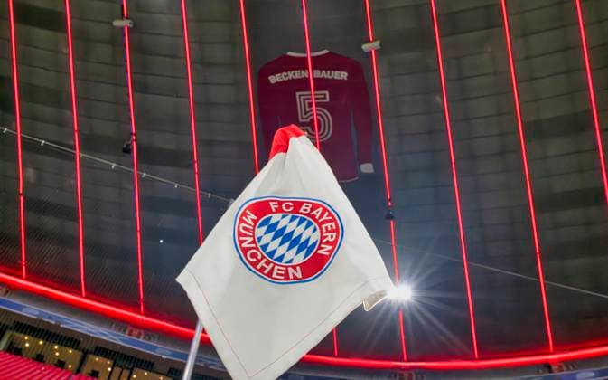 before the start of the match interior illuminated jersey no. 5 Franz Beckenbauer hangs under the roof of the south stand corner flag FC Bayern Muenchen FCB vs Bayer 04 Leverkusen B04 round of 16 first leg 05 03 2025 DFL REGULATIONS PROHIBIT ANY USE OF PHOTOGRAPHS AS IMAGE SEQUENCES AND OR QUASI VIDEO FC Bayern Muenchen FCB vs Bayer 04 Leverkusen B04