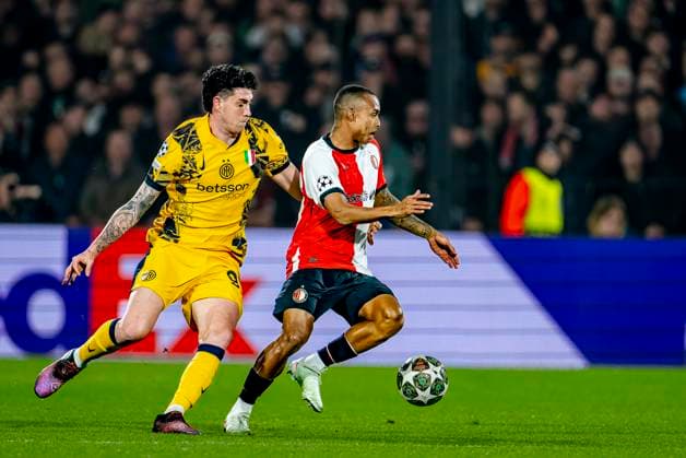 FC Internazionale Milan defender Alessandro Bastoni, Feyenoord Rotterdam forwarder Igor Paixao during the match Feyenoord Inter at the Stadium De Kuip for the UEFA Champions League Round of 16 1st leg season 2024 2025 in ROTTERDAM, Netherlands on 5 march 2025, photo by Marcel van Dorst EYE4images DeFodi Images
