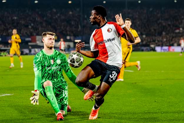FC Internazionale Milan goalkeeper Josep Martinez, Feyenoord Rotterdam forwarder Ibrahim Osman during the match Feyenoord Inter at the Stadium De Kuip for the UEFA Champions League Round of 16 1st leg season 2024 2025 in ROTTERDAM, Netherlands on 5 march 2025, photo by Marcel van Dorst EYE4images DeFodi Images