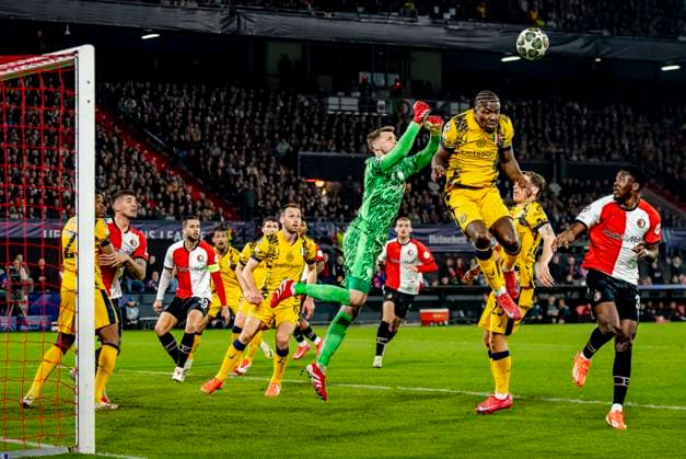 FC Internazionale Milan goalkeeper Josep Martinez, FC Internazionale Milan forwarder Marcus Thuram during the match Feyenoord Inter at the Stadium De Kuip for the UEFA Champions League Round of 16 1st leg season 2024 2025 in ROTTERDAM, Netherlands on 5 march 2025, photo by Marcel van Dorst EYE4images DeFodi Images