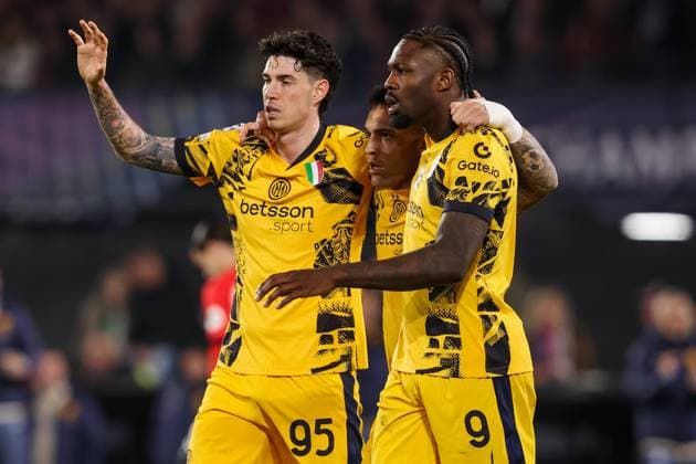 2025-03-05 Feyenoord v FC Internazionale Milano - UEFA Champions League 2024 25 Round of 16 First Leg ROTTERDAM, NETHERLANDS - MARCH 5: Alessandro Bastoni of FC Internazionale Milano, Marcus Thuram of FC Internazionale Milano, Lautaro Martinez of FC Internazionale Milano celebrates after scoring the first goal of the team during the UEFA Champions League 2024 25 Round of 16 First Leg match between Feyenoord and FC Internazionale Milano at Stadion Feijenoord on March 5, 2025 in Rotterdam, Netherlands. Rotterdam Stadion Feijenoord Netherlands Content not available for redistribution in The Netherlands directly or indirectly through any third parties. Copyright: xHansxvanxderxValkx