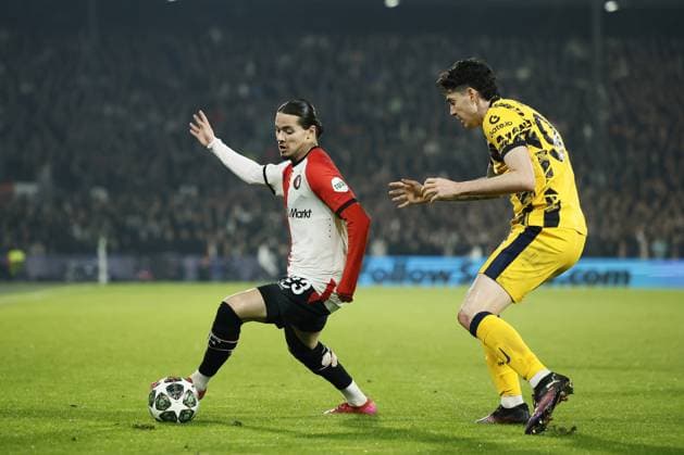 ROTTERDAM - (l-r) Anis Hadj Moussa of Feyenoord, Alessandro Bastoni of FC Internazionale Milano during the UEFA Champions League match between Feyenoord and Internazionale Milan at Feyenoord Stadion de Kuip on March 5, 2025 in Rotterdam, Netherlands. ANP KOEN VAN WEEL UEFA Champions League 2024 25 Round of 16 First leg 2024 25 xVIxANPxSportx xxANPxIVx 521642522 originalFilename: 521642522.jpg
