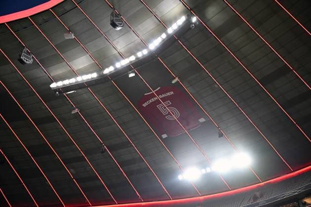 05 03 2025, xjrdrx, Football UEFA Champions League, FC Bayern Muenchen Bayer 04 Leverkusen v l jersey in memory of Franz Beckenbauer in Allianz Arena It is 15.70 meters high and 10.54 meters wide DFL DFB REGULATIONS PROHIBIT ANY USE OF PHOTOGRAPHS as IMAGE SEQUENCES and or QUASI VIDEO Muenchen