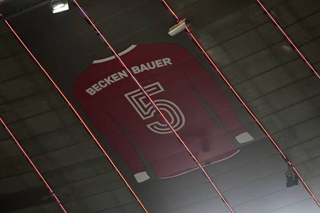 05 03 2025, xjrdrx, Football UEFA Champions League, FC Bayern Muenchen Bayer 04 Leverkusen v l jersey in memory of Franz Beckenbauer in Allianz Arena It is 15.70 meters high and 10.54 meters wide DFL DFB REGULATIONS PROHIBIT ANY USE OF PHOTOGRAPHS as IMAGE SEQUENCES and or QUASI VIDEO Muenchen