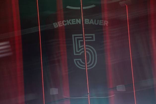 UEFA Champions League, FC Bayern Munich Bayer 04 Leverkusen 05 03 2025 The jersey of Franz Beckenbauer, 5, is painted into the stadium roof above the south curve Tribute, souvenir filter, Motionblur UEFA Champions League round of 16 first leg, FC Bayern Munich Bayer 04 Leverkusen Munich, Allianz Arena on 05 03 2025 Copyright: xBEAUTIFULxSPORTS Wunderlx
