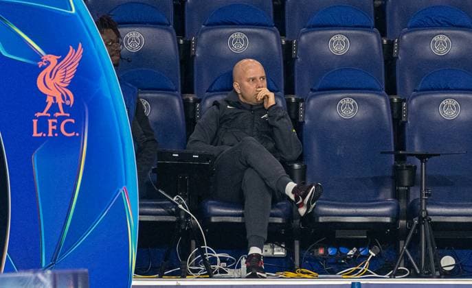 Football - UEFA Champions League - Round of 16 1st Leg - Paris Saint-Germain v Liverpool FC PARIS, FRANCE - Wednesday, March 5, 2025: Liverpool s head coach Arne Slot before the UEFA Champions League Round of 16 1st Leg game between Paris Saint-Germain and Liverpool FC at the Parc des Princes. (Photo by David Rawcliffe Propaganda) PARIS Parc des Princes ÃŽLE-DE-FRANCE FRANCE  Copyright: xDavidxRawcliffex P2025-03-05-PSG_Liverpool-14