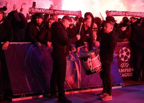 Paris, France, 5th March 2025. PSG Players arrive as fans set off flares outside the stadium before the UEFA Champions League match Paris Saint Germain vs Liverpool at Le Parc des Princes, Paris. Picture credit should read: Paul Terry Sportimage EDITORIAL USE ONLY. No use with unauthorised audio, video, data, fixture lists, club league logos or live services. Online in-match use limited to 120 images, no video emulation. No use in betting, games or single club league player publications. SPI_006_PT_PSG_Liverpool SPI-3726-0006