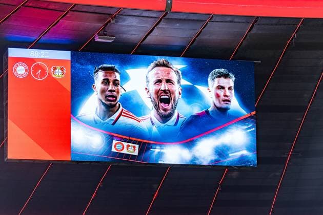 05 03 2025, FC Bayern München vs Bayer Leverkusen, UEFA Champions League, round of 16 first leg FC Bayern München match announcement poster on the screen before kick-off Michael Olise FC Bayern Muenchen, 17 Harry Kane FC Bayern Muenchen, 9 Patrick Schick Bayer 04 Leverkusen, 14 Copyright: xBahhoxKarax