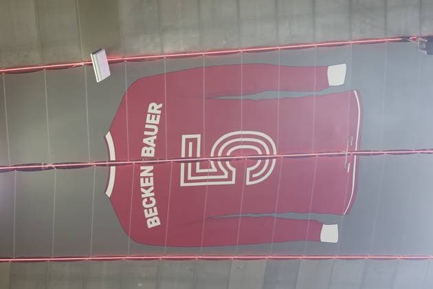 125 years of FC Bayern Muenchen, Commemoration of Franz Beckenbauer, Shirt with No. 5 under the stadium roof, GER, FC Bayern Muenchen vs Bayer 04 Leverkusen, Football, UEFA Champions League, Round of 16 first leg, 2024 2025 season, 05 03 2025, GER, FC Bayern Muenchen vs Bayer 04 Leverkusen, Football, UEFA Champions League, Round of 16 first leg, 2024 2025 season, 05 03 2025 Muenchen Copyright: xEibner-Pressefoto JennixMaulx EP_JML