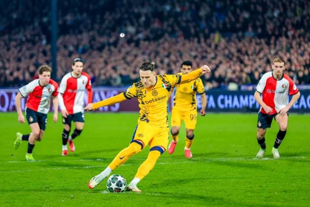 ROTTERDAM, 05-03-25, Stadium de Kuip, Champions League, 2024 2025, Feyenoord - Feyenoord Inter Milan, Inter Milan player Piotr Zielinski missed penalty Feyenoord Inter Milan  x28179560x Copyright: