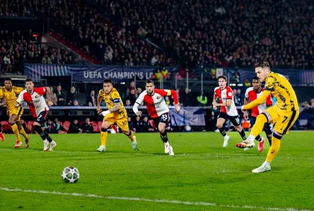 FC Internazionale Milan midfielder Piotr Zielinksi missed a penalty during the match Feyenoord Inter at the Stadium De Kuip for the UEFA Champions League Round of 16 1st leg season 2024 2025 in ROTTERDAM, Netherlands on 5 march 2025, photo by Marcel van Dorst EYE4images DeFodi Images