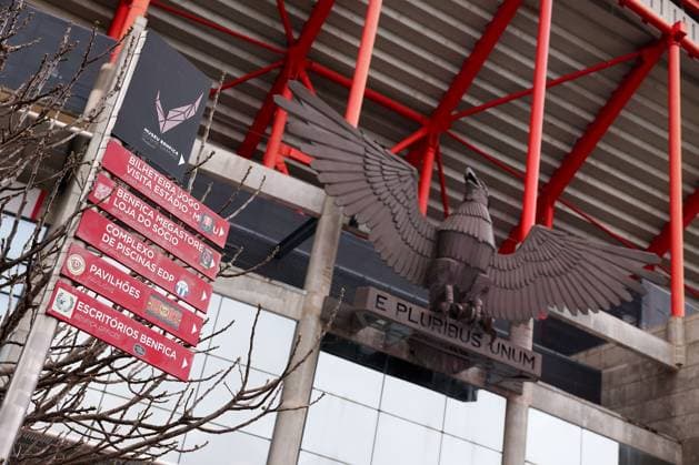 Portugal, Estadio do SL Benfica Lisbon 05 March 2025 Uefa Champions League phase 2024 25 Round of 16 S L Benfica FC Barcelona v l , symbol photo, symbol image Stadio da Luz entrance, eagle Copyright: JoaquimxFerreira