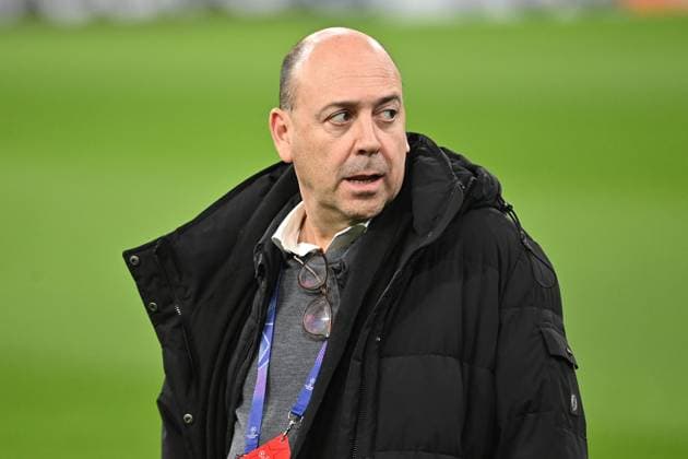 05 03 2025, xjrdrx, Football UEFA Champions League, FC Bayern Muenchen Bayer 04 Leverkusen v l pre-match inspection Chairman of the Board Fernando Carro de Prada Bayer Leverkusen DFL DFB REGULATIONS PROHIBIT ANY USE OF PHOTOGRAPHS as IMAGE SEQUENCES and or QUASI VIDEO Muenchen