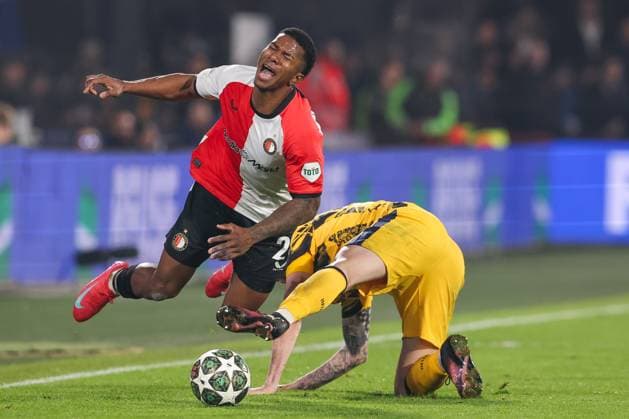 2025-03-05 Feyenoord v FC Internazionale Milano - UEFA Champions League 2024 25 Round of 16 First Leg ROTTERDAM, NETHERLANDS - MARCH 5: Jeyland Mitchell of Feyenoord is tackled by Alessandro Bastoni of FC Internazionale Milano during the UEFA Champions League 2024 25 Round of 16 First Leg match between Feyenoord and FC Internazionale Milano at Stadion Feijenoord on March 5, 2025 in Rotterdam, Netherlands. Rotterdam Stadion Feijenoord Netherlands Content not available for redistribution in The Netherlands directly or indirectly through any third parties. Copyright: xHansxvanxderxValkx