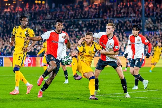 ROTTERDAM, 05-03-25, Stadium de Kuip, Champions League, 2024 2025, Feyenoord - Feyenoord Inter Milan, Inter Milan player Marko Arnautovic , Feyenoord player Thomas Beelen , Feyenoord player Jeyland Mitchell Feyenoord Inter Milan  x28179682x Copyright: